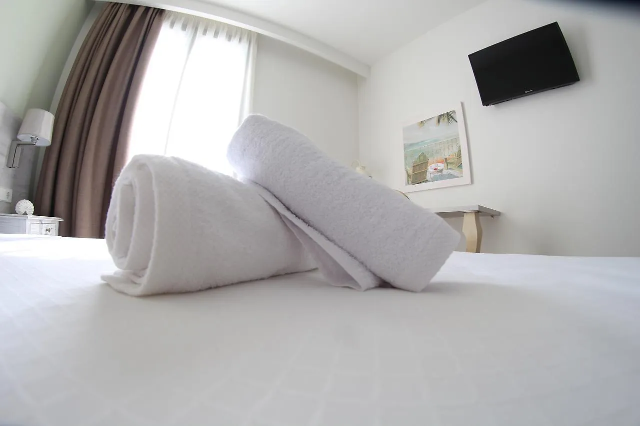 Hotel L'Escala Centre 2*,